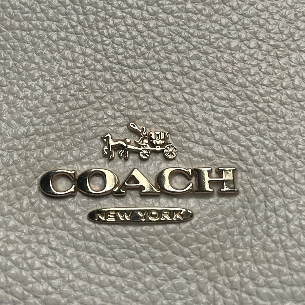 Coach Off-White Leather Shoulder Bag - Picture 3 of 10